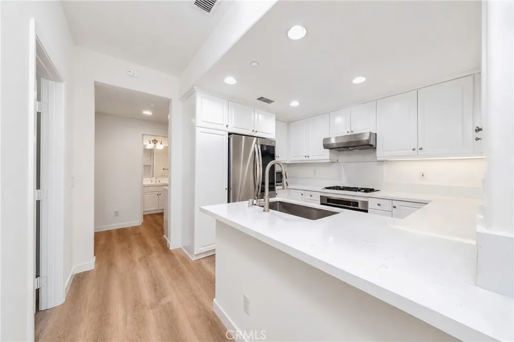 140 Talmadge Irvine, CA 92602
