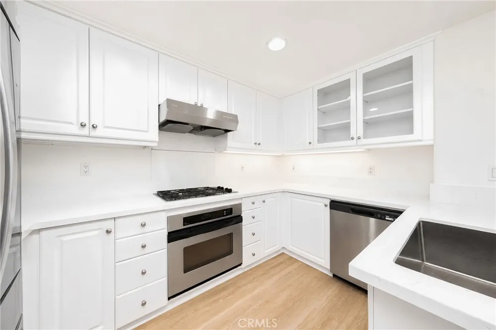 140 Talmadge Irvine, CA 92602