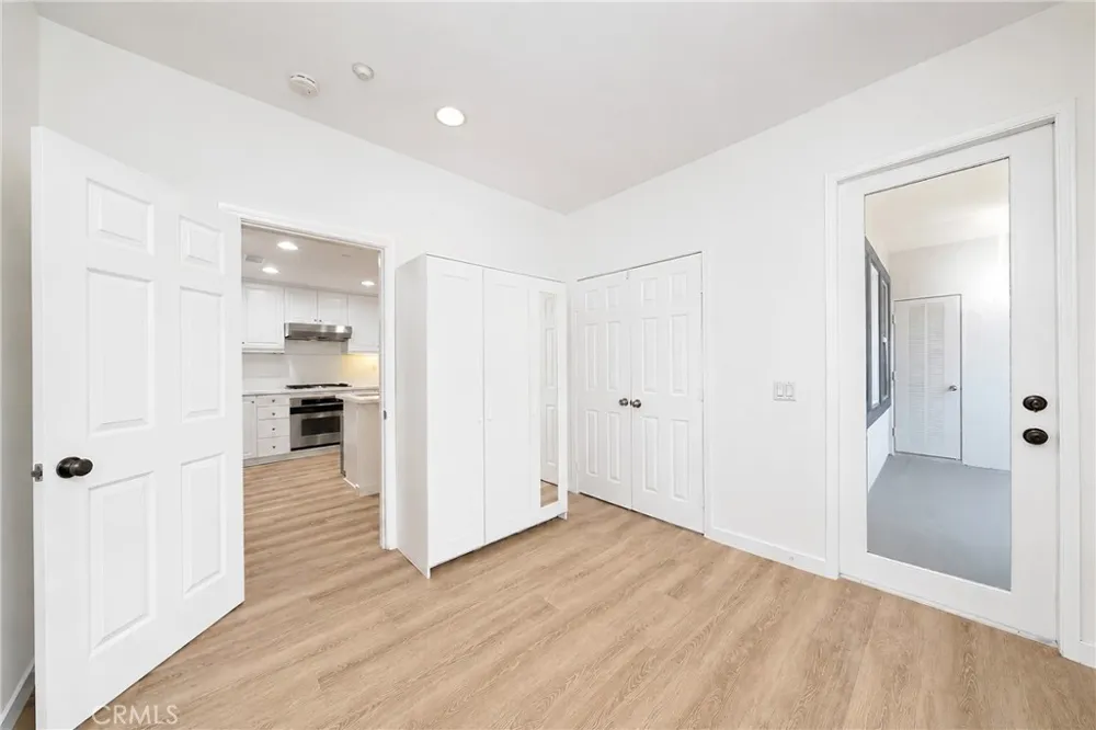 140 Talmadge Irvine, CA 92602