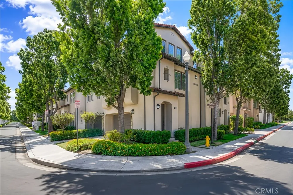 140 Talmadge Irvine, CA 92602