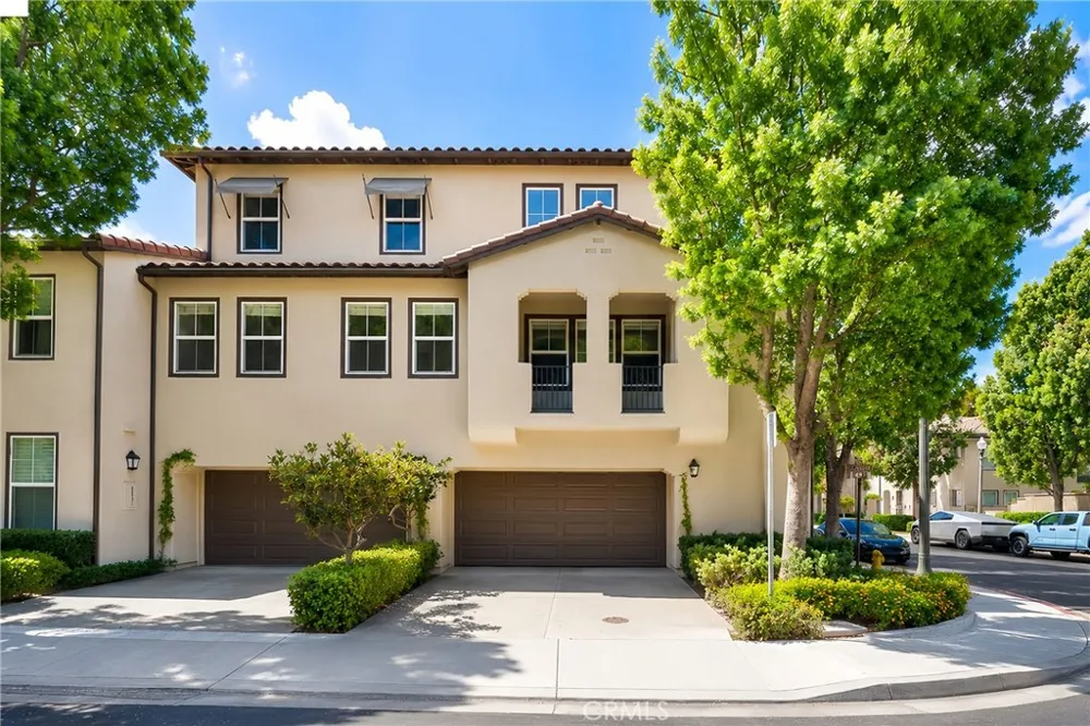 140 Talmadge Irvine, CA 92602