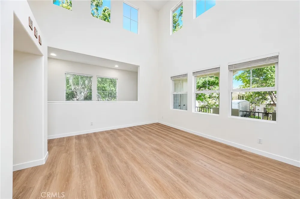 140 Talmadge Irvine, CA 92602