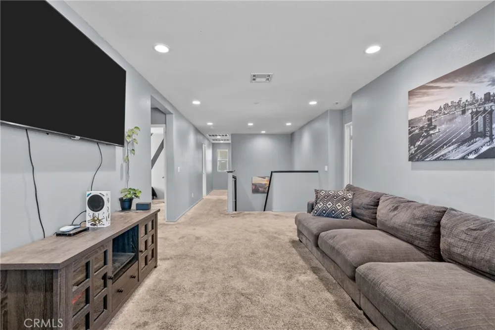 6949 Beale Palmdale, CA 93552