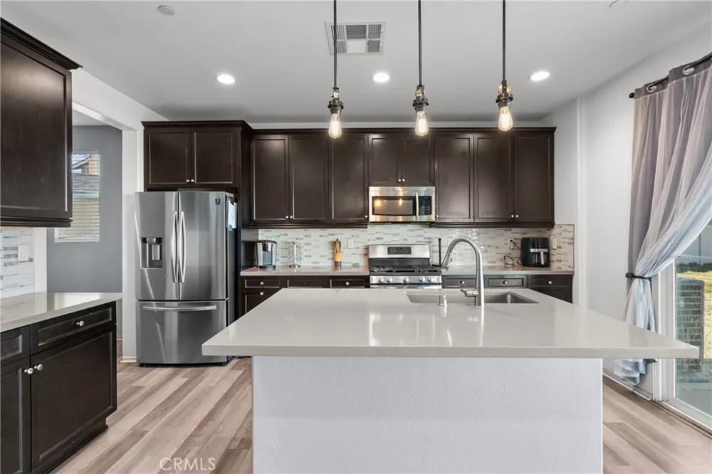 6949 Beale Palmdale, CA 93552