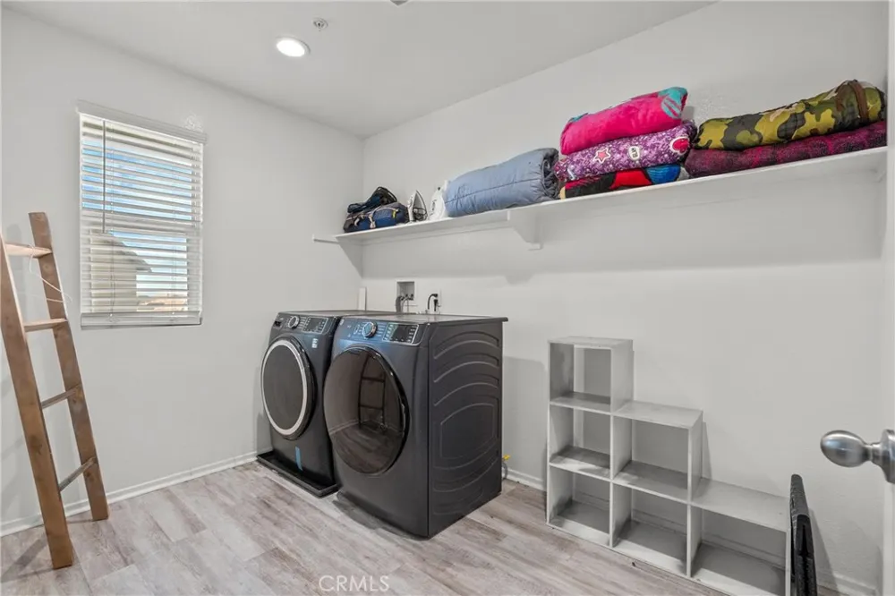 6949 Beale Palmdale, CA 93552
