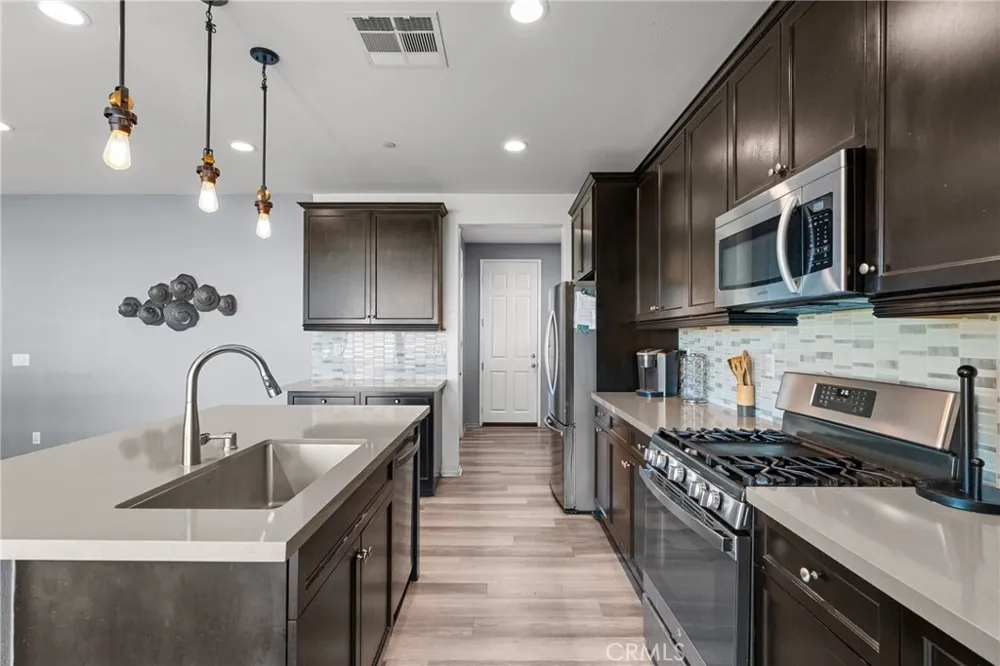 6949 Beale Palmdale, CA 93552