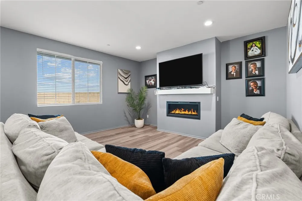 6949 Beale Palmdale, CA 93552