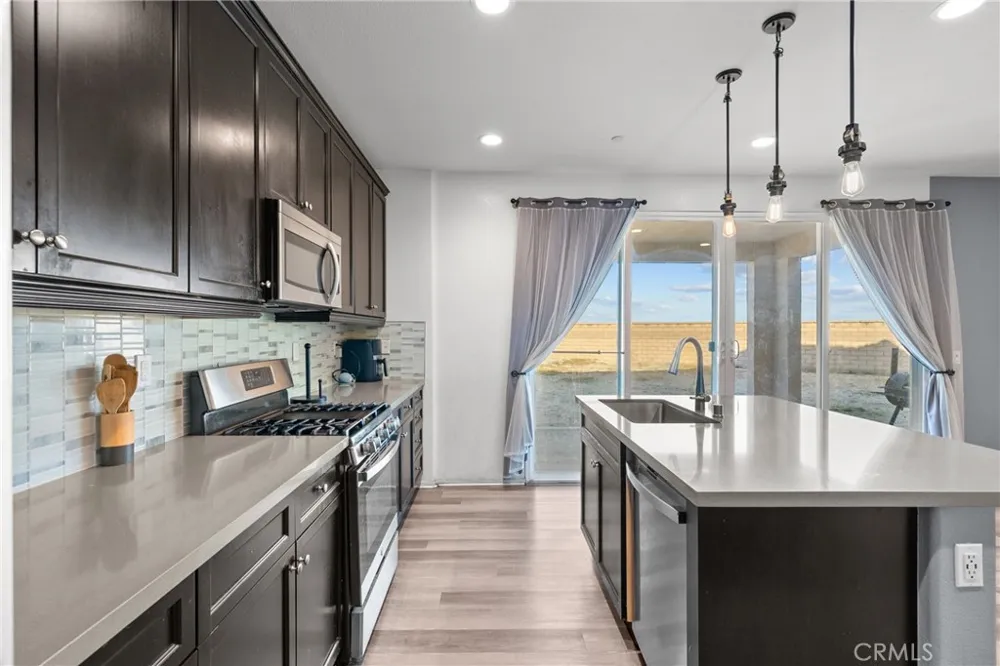 6949 Beale Palmdale, CA 93552