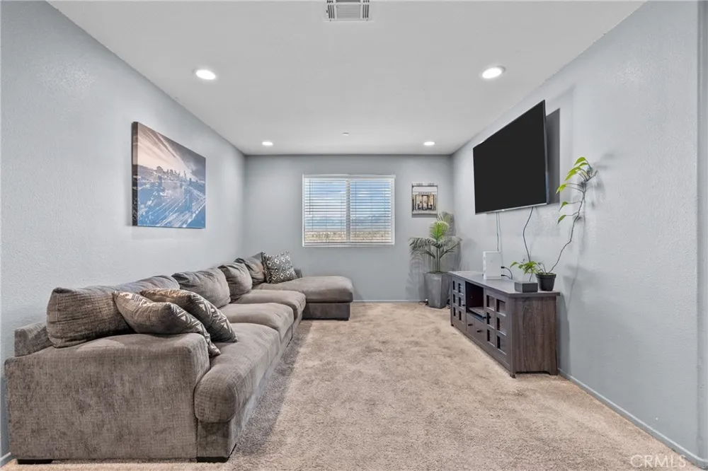 6949 Beale Palmdale, CA 93552