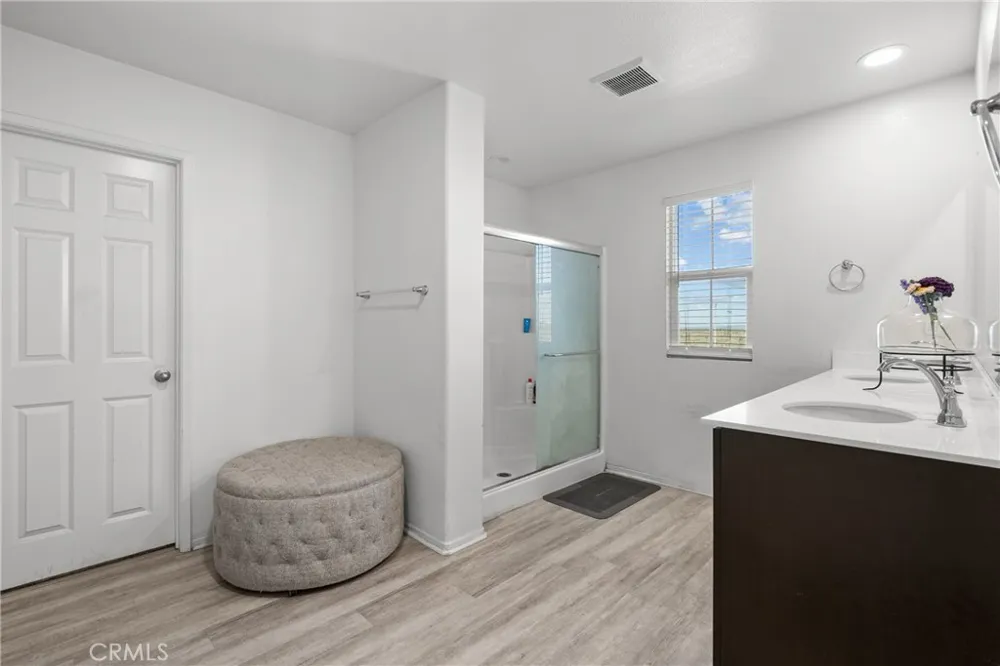 6949 Beale Palmdale, CA 93552