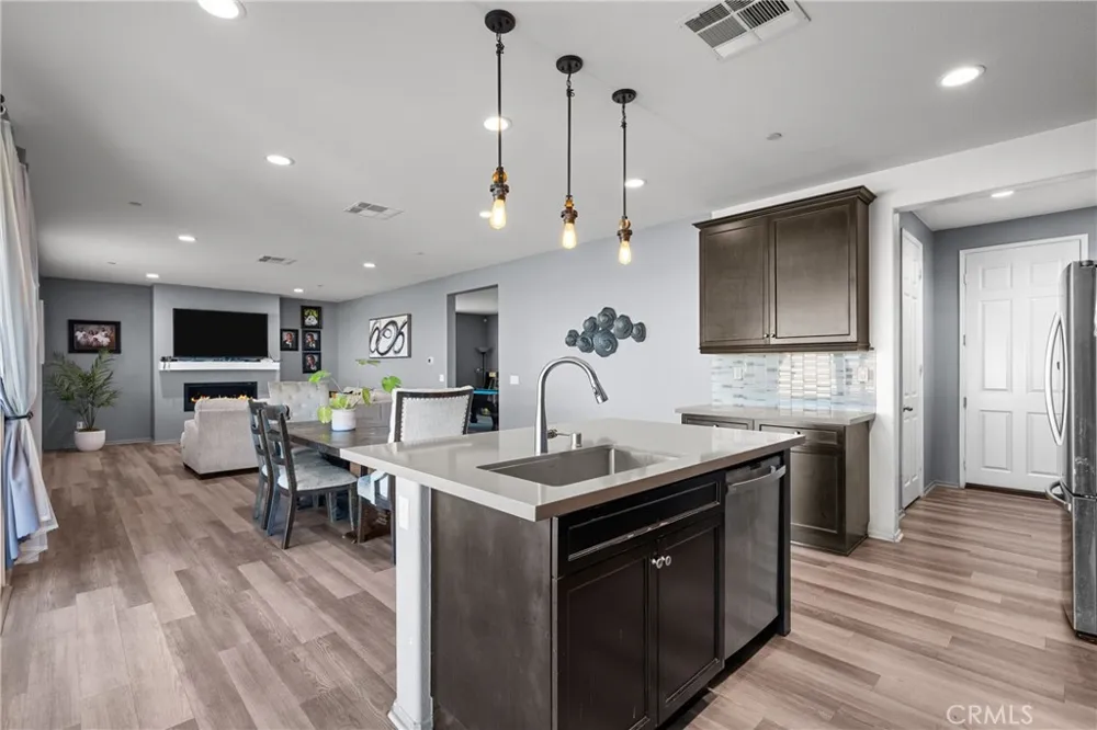 6949 Beale Palmdale, CA 93552