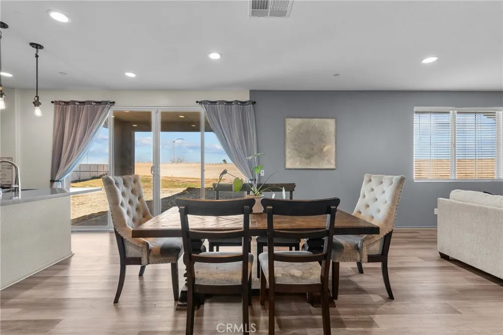 6949 Beale Palmdale, CA 93552