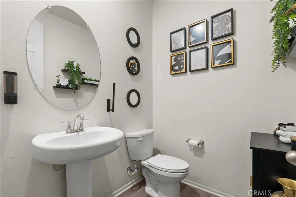 6949 Beale Palmdale, CA 93552