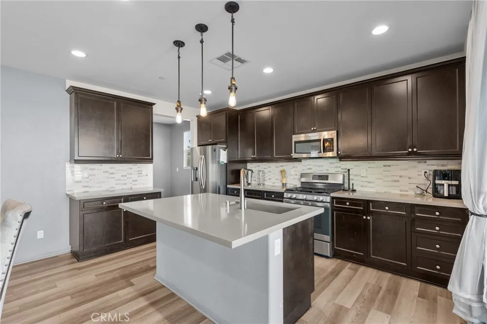 6949 Beale Palmdale, CA 93552