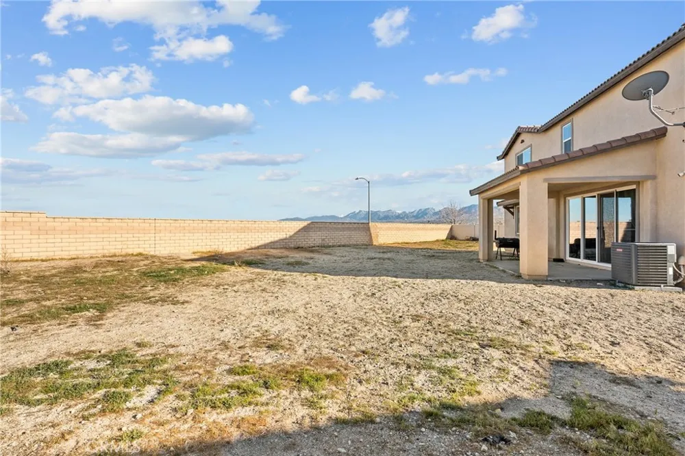 6949 Beale Palmdale, CA 93552