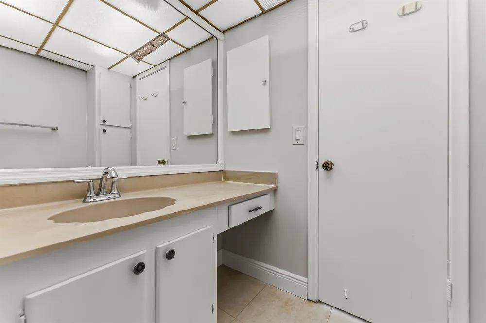 1638 EMBASSY DRIVE #208 West Palm Beach, FL 33401