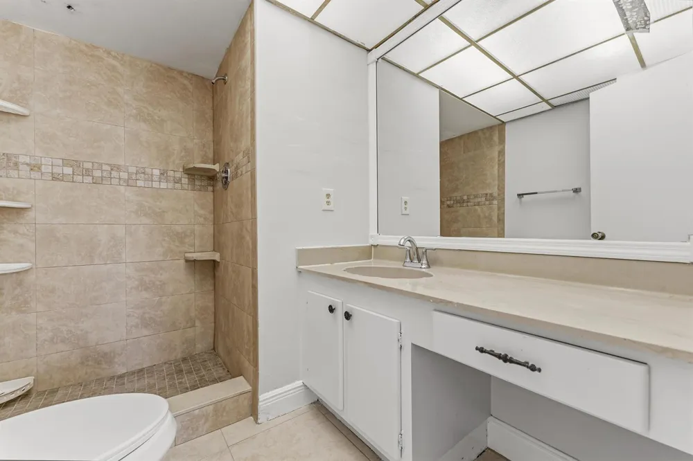 1638 EMBASSY DRIVE #208 West Palm Beach, FL 33401