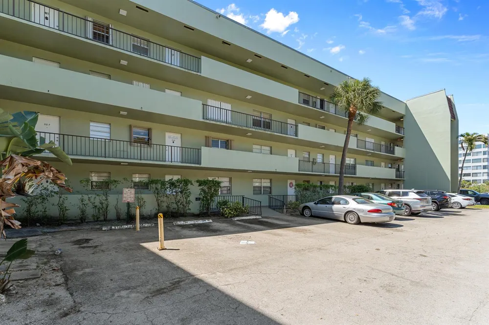 1638 EMBASSY DRIVE #208 West Palm Beach, FL 33401