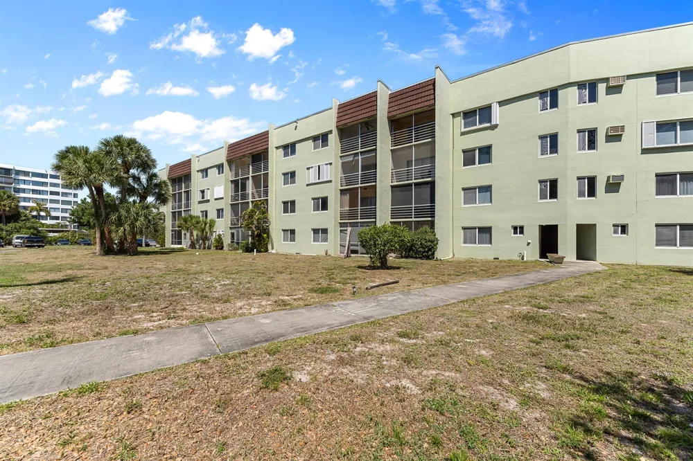 1638 EMBASSY DRIVE #208 West Palm Beach, FL 33401