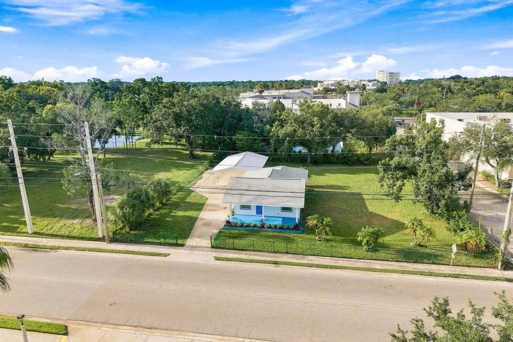 112 E MARTIN LUTHER KING JR DRIVE Tarpon Springs, FL 34689