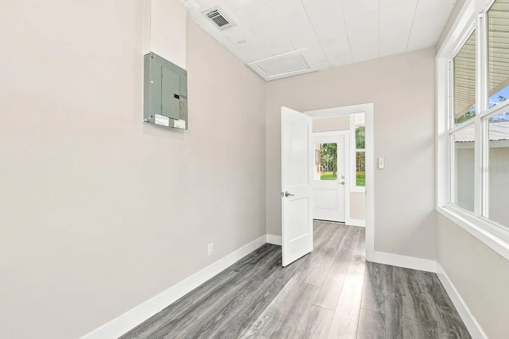 112 E MARTIN LUTHER KING JR DRIVE Tarpon Springs, FL 34689