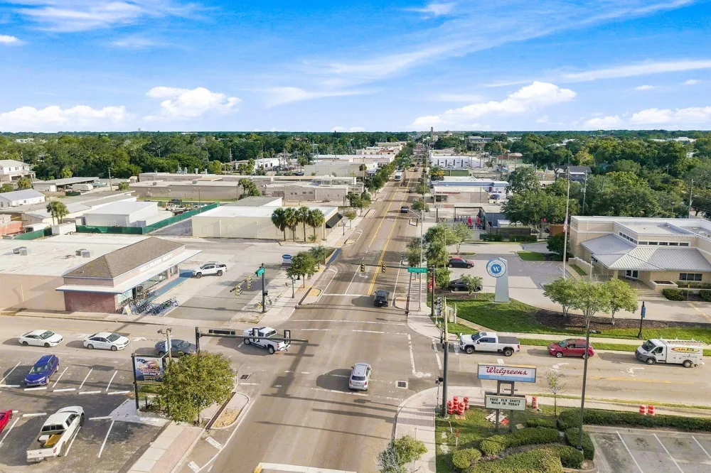 112 E MARTIN LUTHER KING JR DRIVE Tarpon Springs, FL 34689