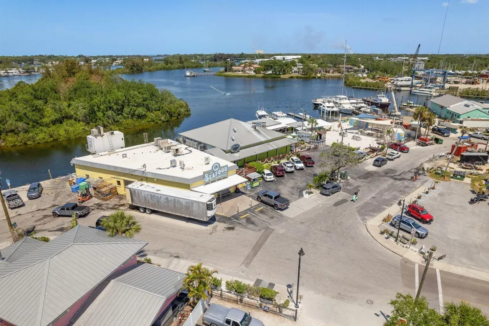 112 E MARTIN LUTHER KING JR DRIVE Tarpon Springs, FL 34689