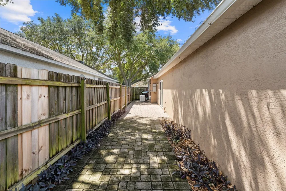 5549 NEW CAMBRIDGE ROAD Orlando, FL 32810