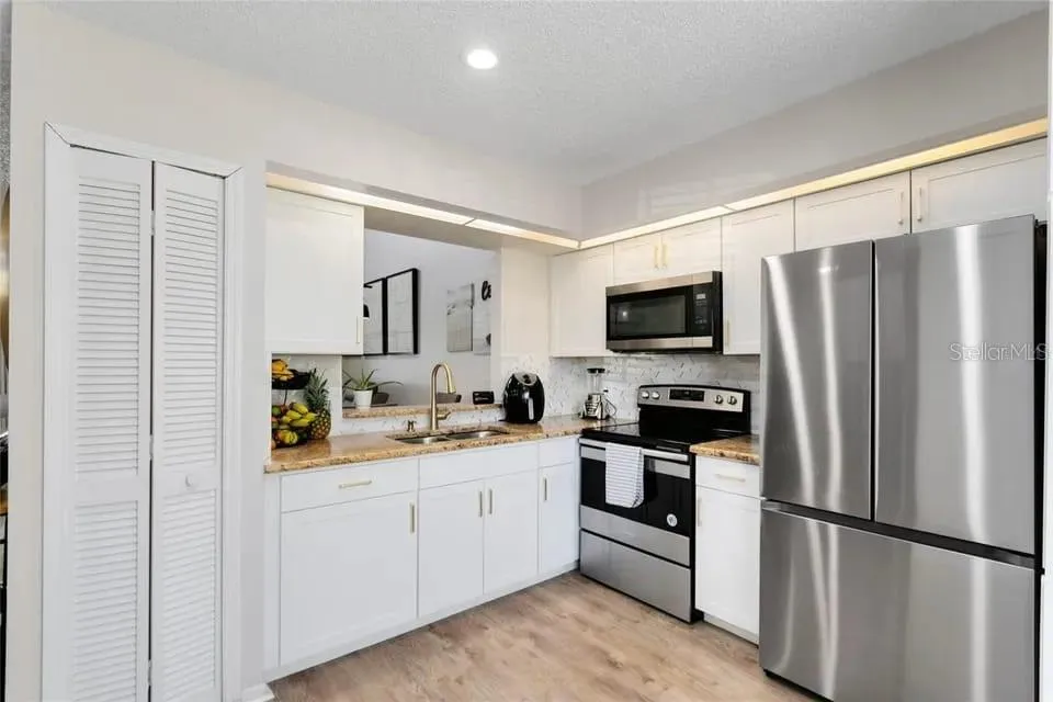 14642 LAGUNA BEACH CIRCLE Orlando, FL 32824