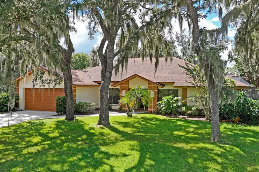 2715 LAUREL OAK DRIVE Plant City, FL 33566