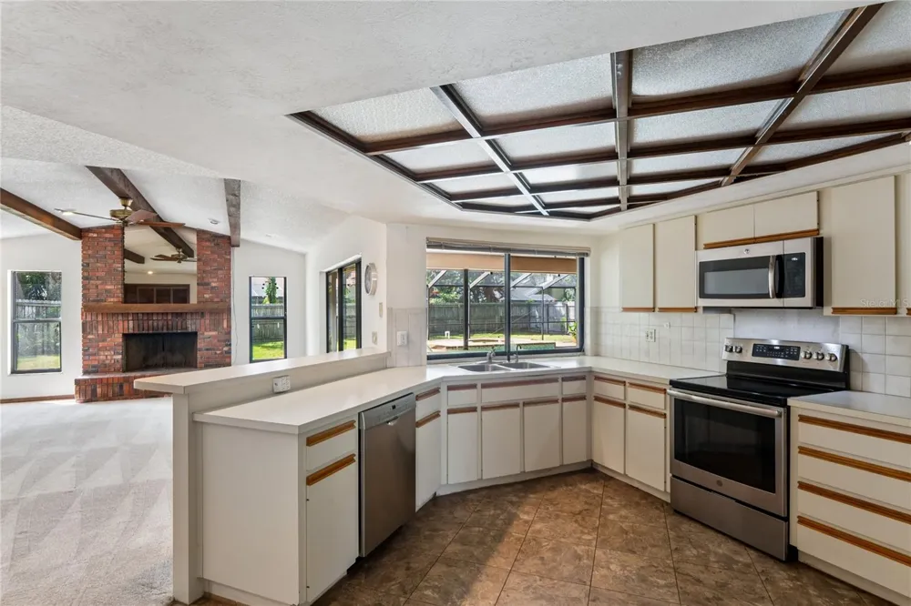 2715 LAUREL OAK DRIVE Plant City, FL 33566