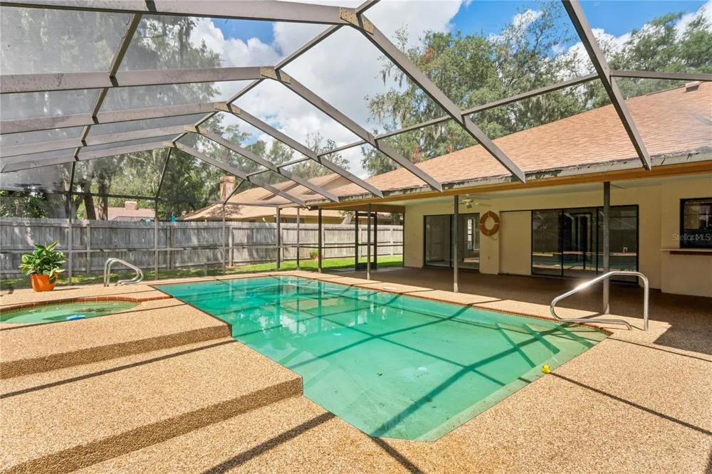 2715 LAUREL OAK DRIVE Plant City, FL 33566