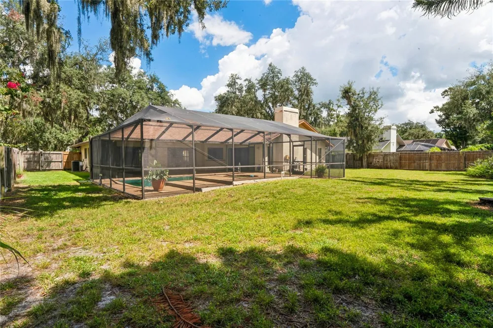 2715 LAUREL OAK DRIVE Plant City, FL 33566