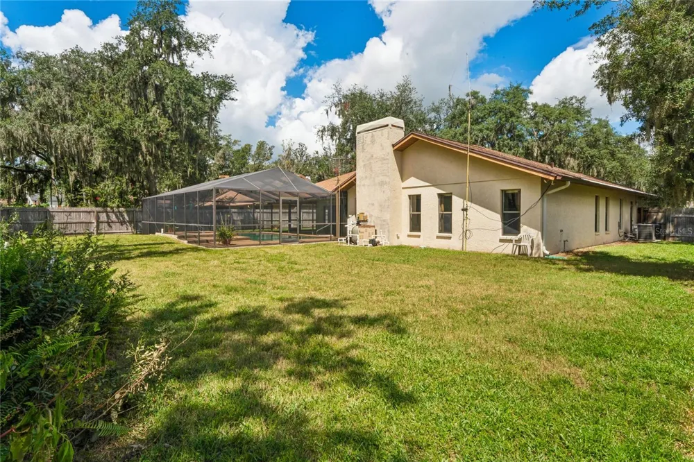 2715 LAUREL OAK DRIVE Plant City, FL 33566