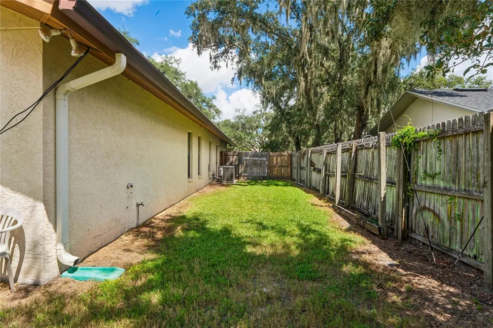 2715 LAUREL OAK DRIVE Plant City, FL 33566