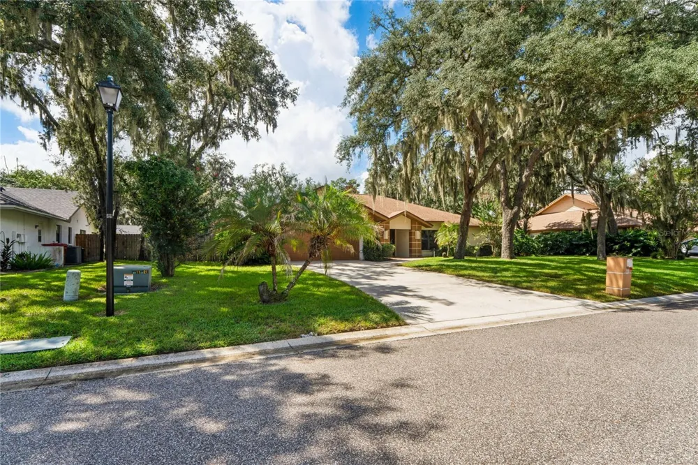 2715 LAUREL OAK DRIVE Plant City, FL 33566