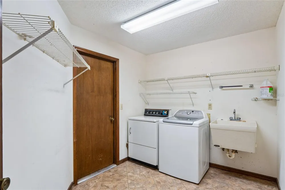 2715 LAUREL OAK DRIVE Plant City, FL 33566