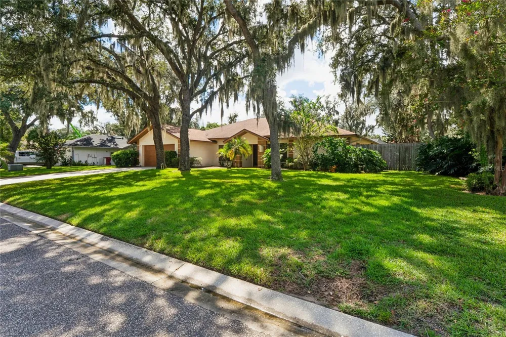 2715 LAUREL OAK DRIVE Plant City, FL 33566