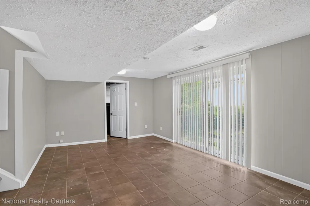29648 HILLBROOK STREET Livonia City, MI 48152