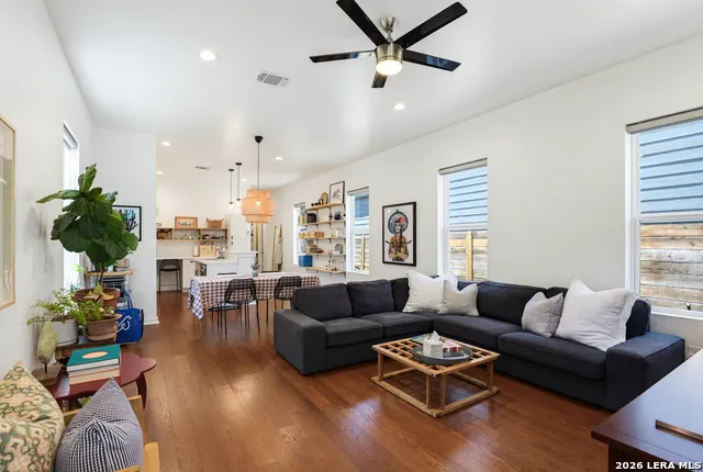 1840 E CROCKETT ST San Antonio, TX 78202