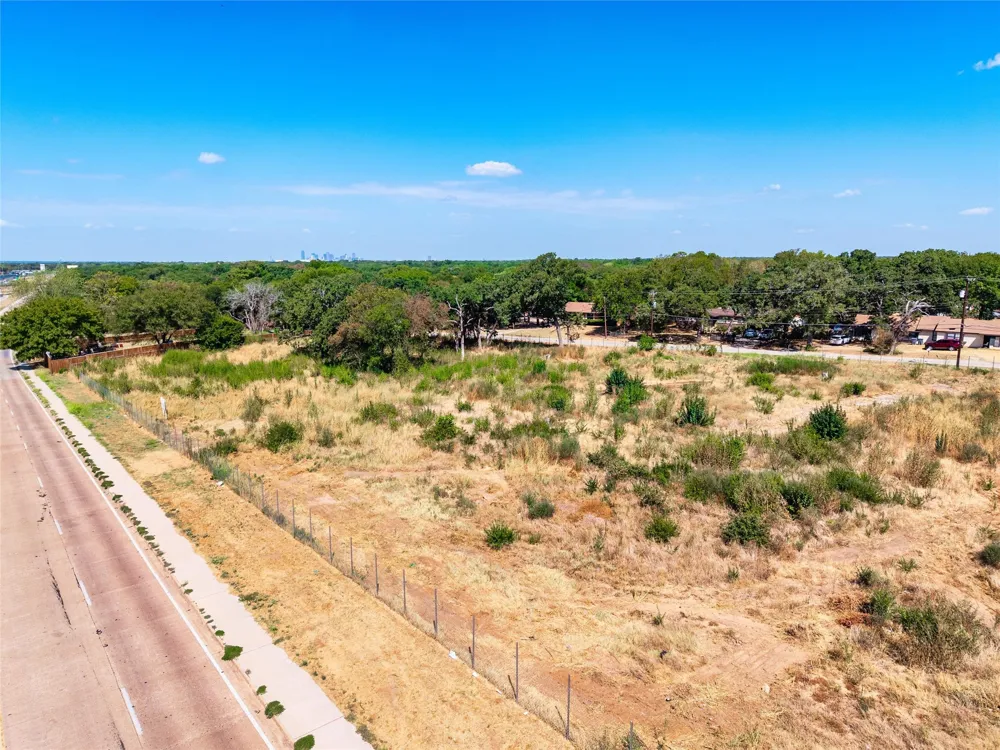 999 Silver Falls Boulevard Dallas, TX 75217