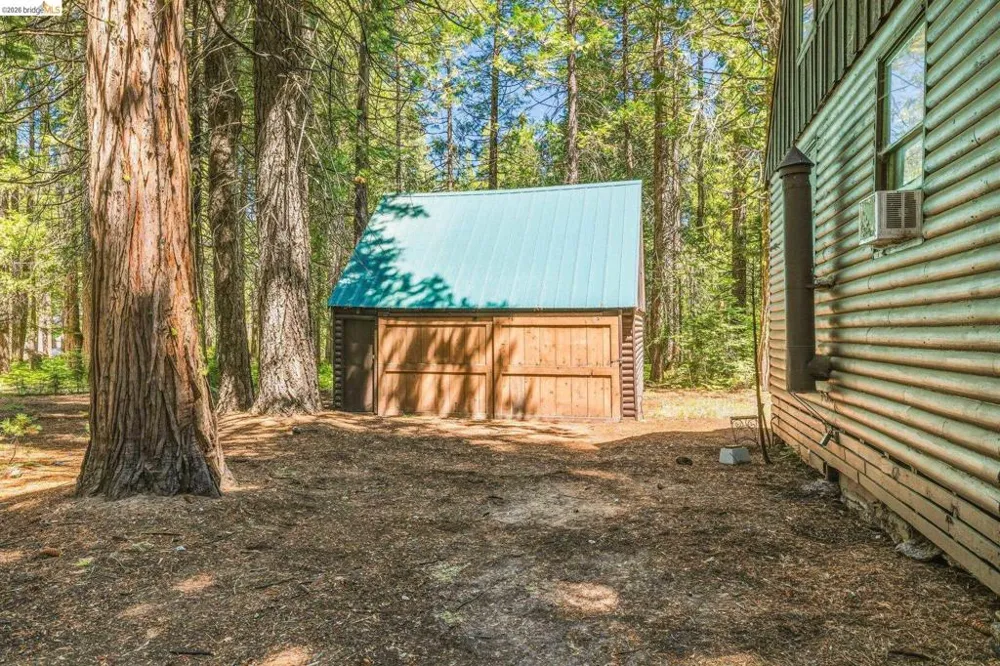 115 Meadowview Ave Pinecrest, CA 95364