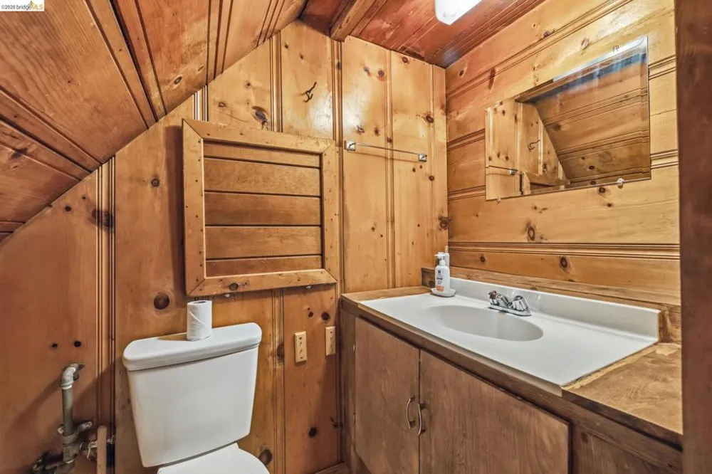 115 Meadowview Ave Pinecrest, CA 95364
