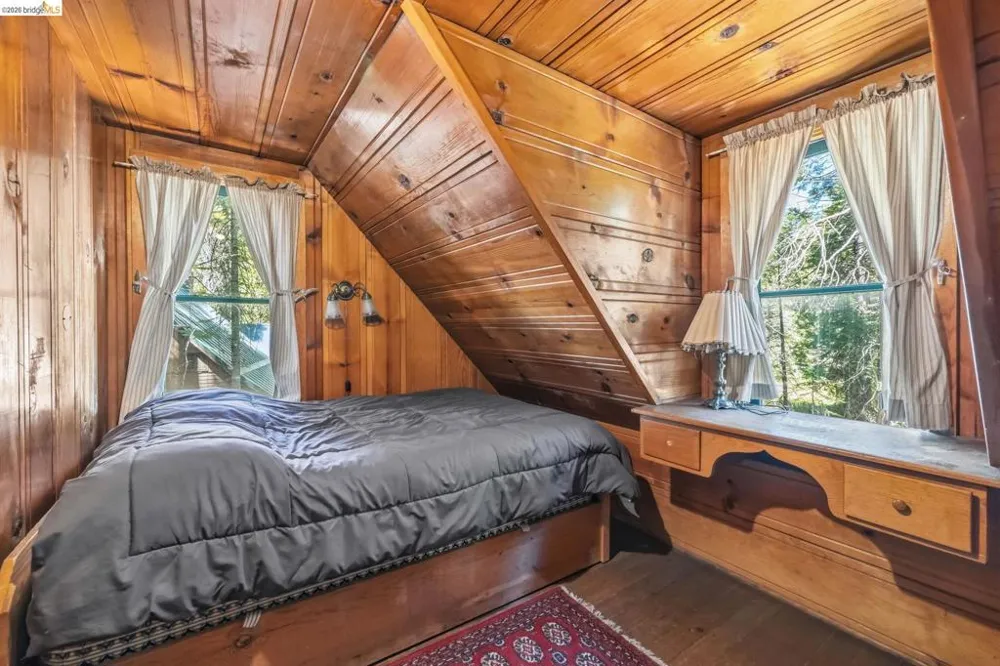 115 Meadowview Ave Pinecrest, CA 95364