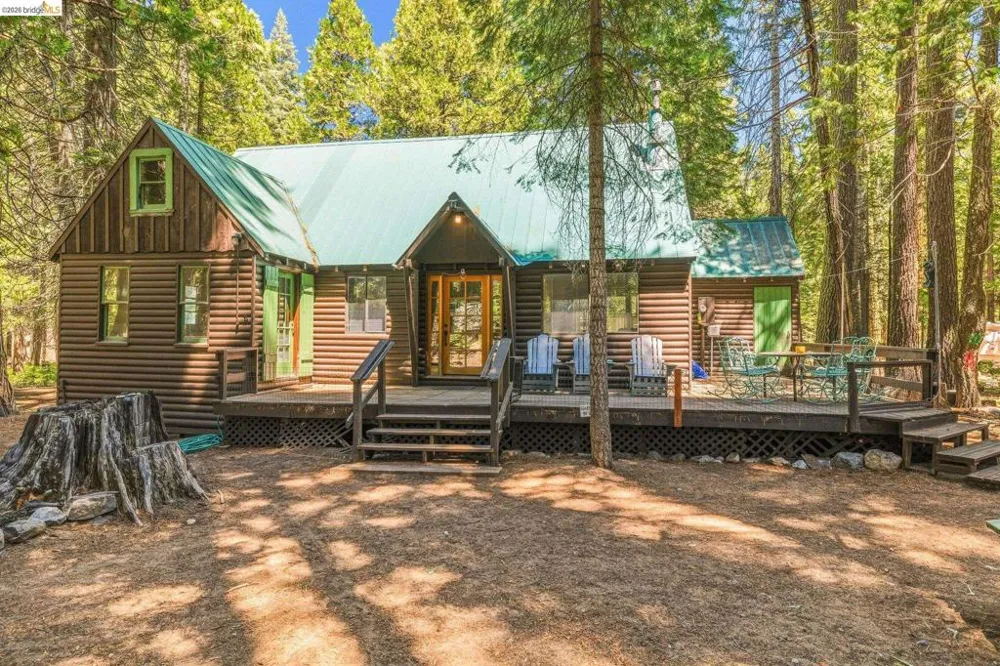 115 Meadowview Ave Pinecrest, CA 95364