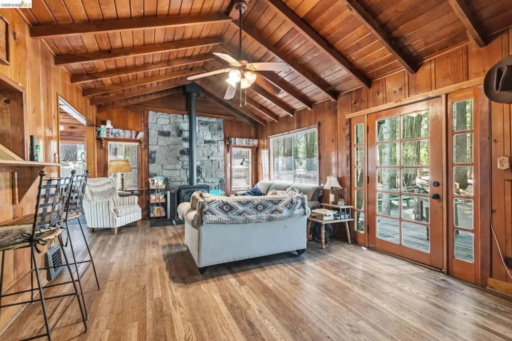 115 Meadowview Ave Pinecrest, CA 95364