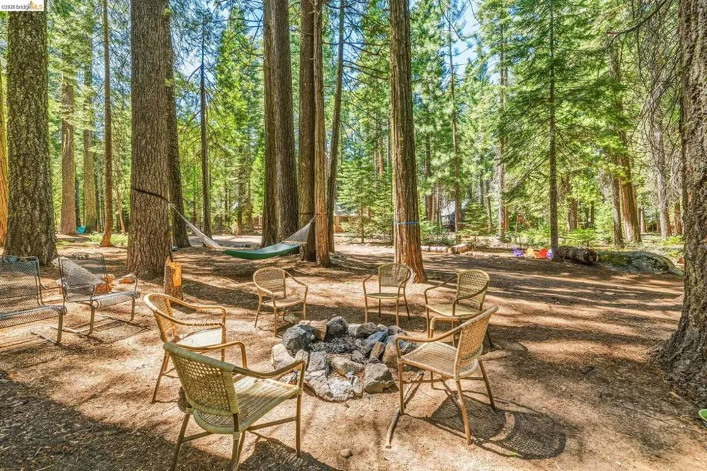 115 Meadowview Ave Pinecrest, CA 95364