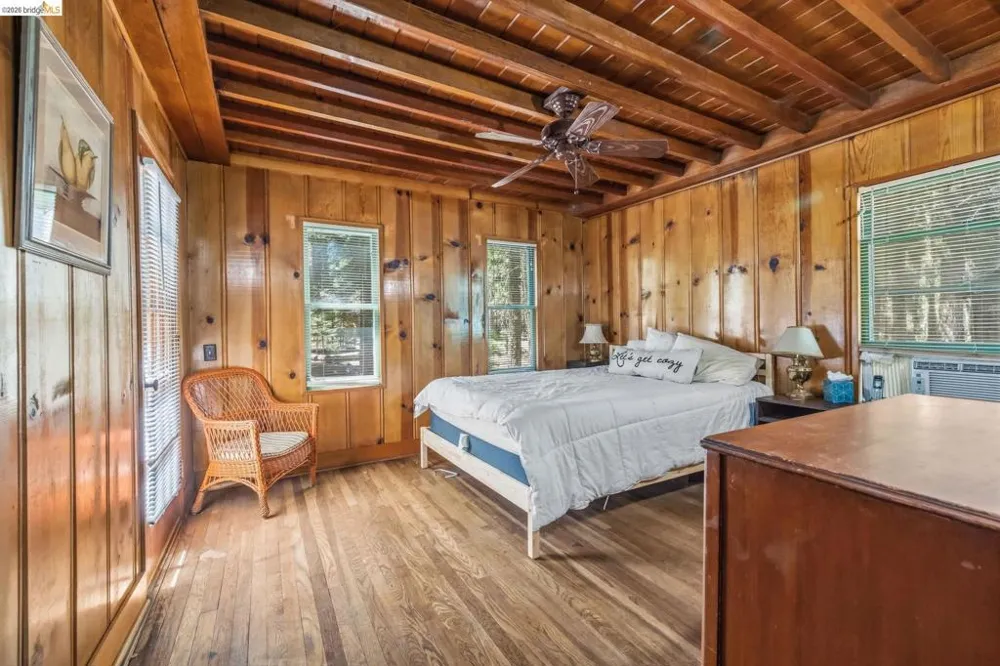 115 Meadowview Ave Pinecrest, CA 95364