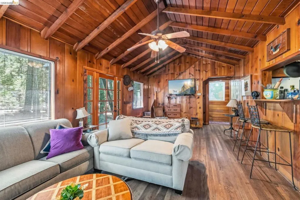 115 Meadowview Ave Pinecrest, CA 95364