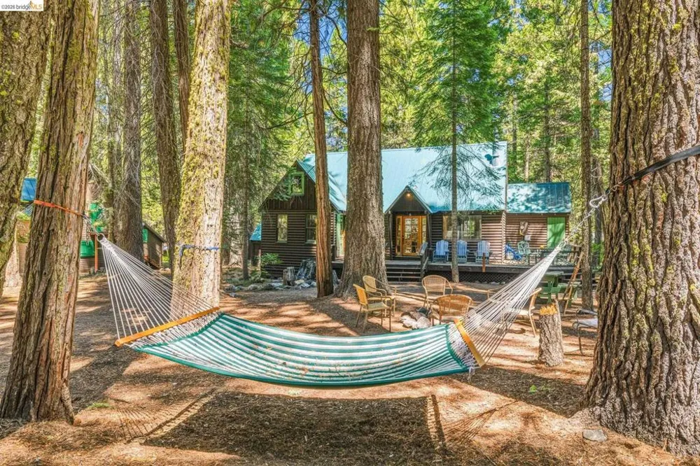 115 Meadowview Ave Pinecrest, CA 95364
